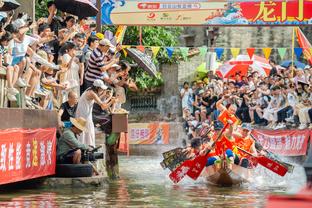 维尼修斯在国家德比前10分钟便打进2球，21世纪以来首人